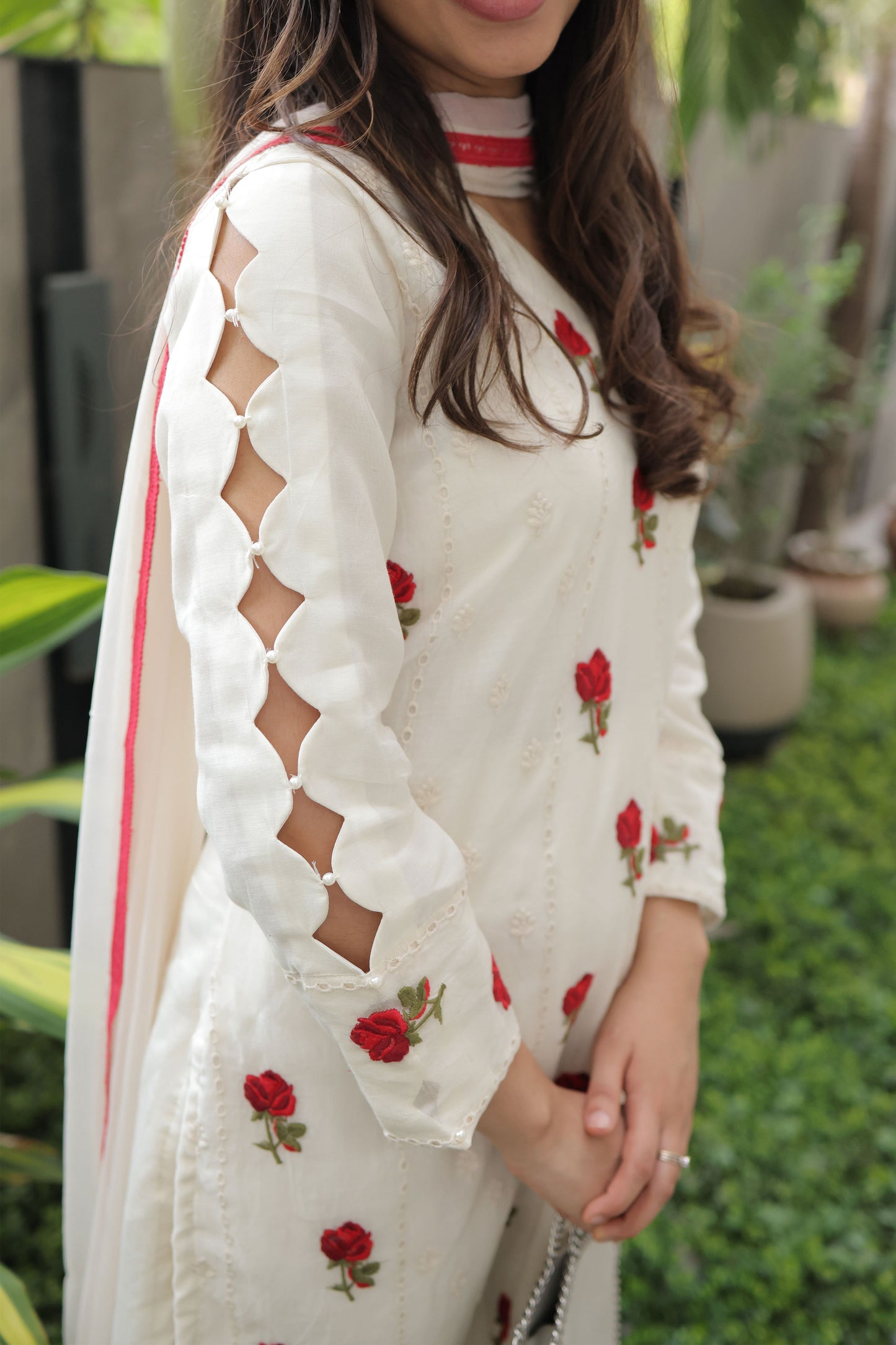Chanderi Suit Set with Red Rose Embroidery
