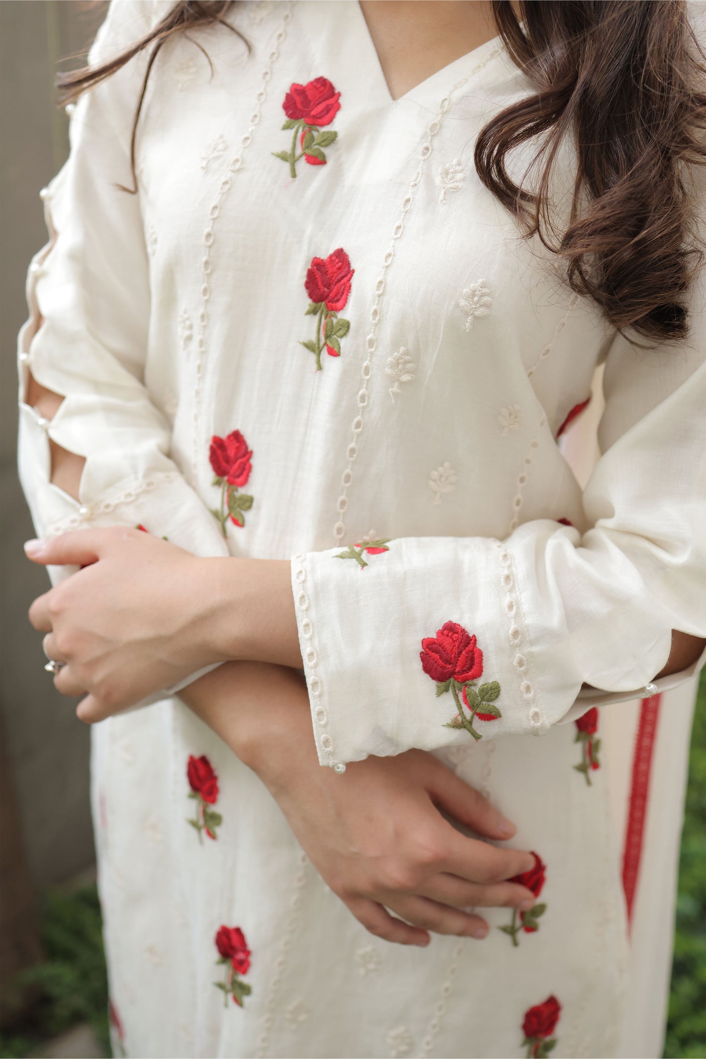 Monochrome Chanderi Suit Set with Red Rose Embroidery
