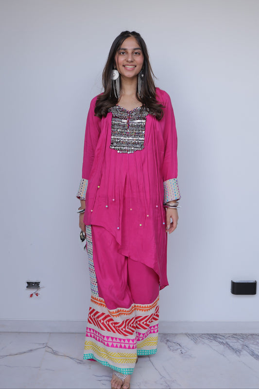 Pink Handworked Pleated Co-ord Set with Multi-color, abstract patterned woven border